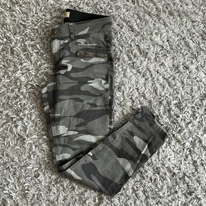 Camo skinny jeans